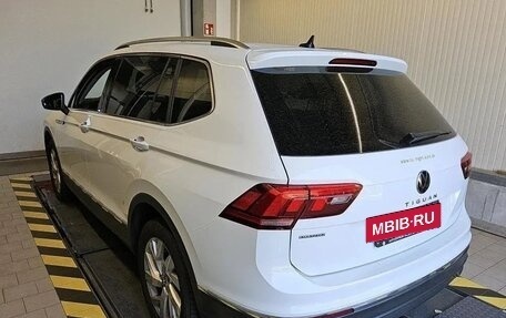 Volkswagen Tiguan II, 2022 год, 2 342 000 рублей, 4 фотография