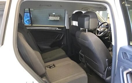 Volkswagen Tiguan II, 2022 год, 2 342 000 рублей, 9 фотография