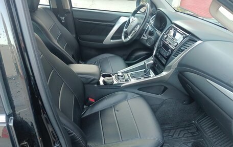 Mitsubishi Pajero Sport III рестайлинг, 2018 год, 3 600 000 рублей, 9 фотография