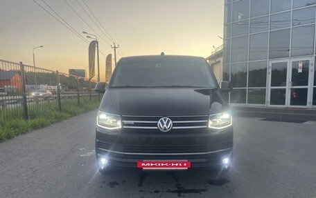 Volkswagen Multivan T6 рестайлинг, 2019 год, 7 100 000 рублей, 2 фотография