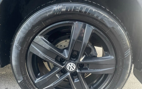 Volkswagen Multivan T6 рестайлинг, 2019 год, 7 100 000 рублей, 8 фотография