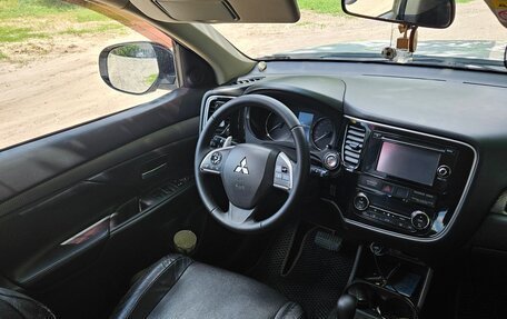 Mitsubishi Outlander III рестайлинг 3, 2013 год, 1 300 000 рублей, 6 фотография