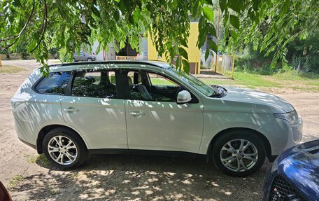 Mitsubishi Outlander III рестайлинг 3, 2013 год, 1 300 000 рублей, 10 фотография