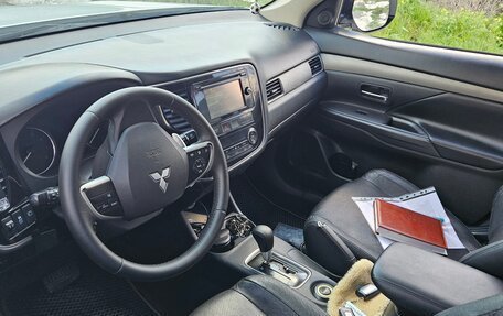 Mitsubishi Outlander III рестайлинг 3, 2013 год, 1 300 000 рублей, 14 фотография