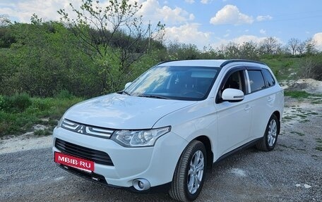 Mitsubishi Outlander III рестайлинг 3, 2013 год, 1 300 000 рублей, 15 фотография