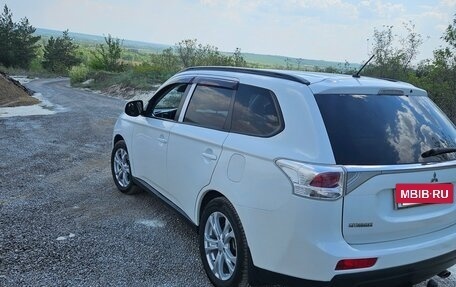 Mitsubishi Outlander III рестайлинг 3, 2013 год, 1 300 000 рублей, 16 фотография