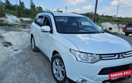 Mitsubishi Outlander III рестайлинг 3, 2013 год, 1 300 000 рублей, 13 фотография