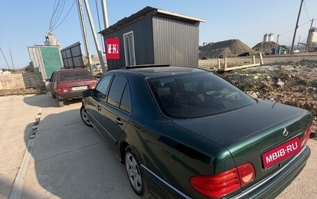 Mercedes-Benz E-Класс, 1997 год, 410 000 рублей, 1 фотография