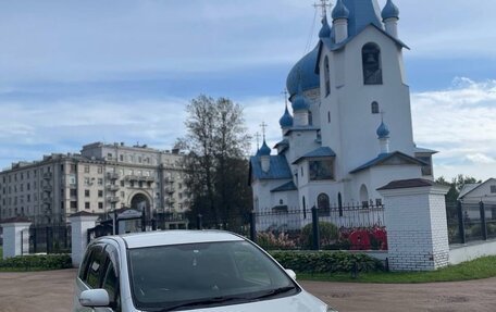 Toyota ISis I, 2010 год, 930 000 рублей, 4 фотография