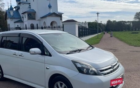 Toyota ISis I, 2010 год, 930 000 рублей, 3 фотография