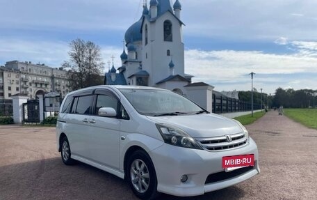 Toyota ISis I, 2010 год, 930 000 рублей, 2 фотография