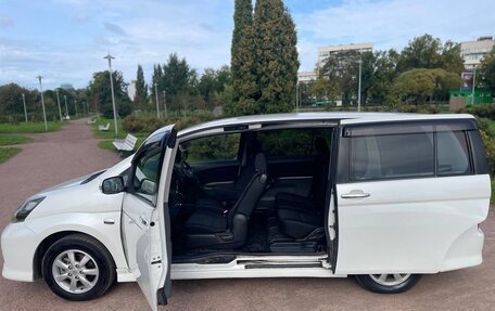 Toyota ISis I, 2010 год, 930 000 рублей, 28 фотография
