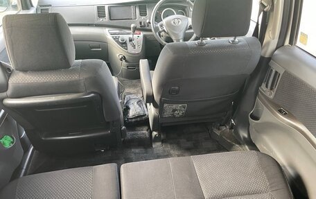Toyota ISis I, 2010 год, 930 000 рублей, 33 фотография