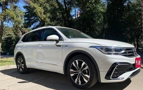 Volkswagen Tiguan II, 2022 год, 3 450 000 рублей, 3 фотография
