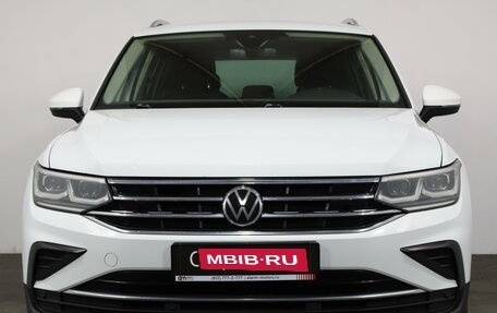 Volkswagen Tiguan II, 2021 год, 2 549 000 рублей, 2 фотография