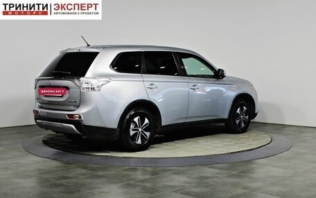 Mitsubishi Outlander III рестайлинг 3, 2014 год, 1 557 000 рублей, 5 фотография