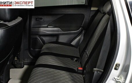 Mitsubishi Outlander III рестайлинг 3, 2014 год, 1 557 000 рублей, 14 фотография