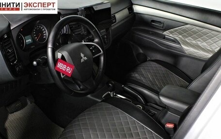 Mitsubishi Outlander III рестайлинг 3, 2014 год, 1 557 000 рублей, 12 фотография