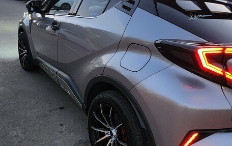 Toyota C-HR I рестайлинг, 2018 год, 2 374 000 рублей, 8 фотография