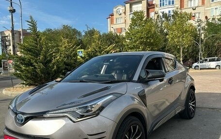 Toyota C-HR I рестайлинг, 2018 год, 2 374 000 рублей, 1 фотография