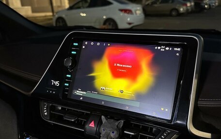 Toyota C-HR I рестайлинг, 2018 год, 2 374 000 рублей, 15 фотография