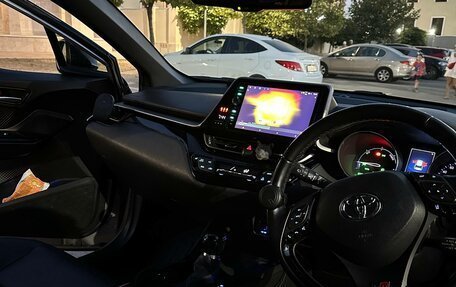 Toyota C-HR I рестайлинг, 2018 год, 2 374 000 рублей, 16 фотография