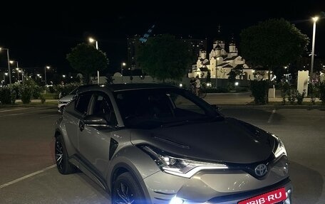 Toyota C-HR I рестайлинг, 2018 год, 2 374 000 рублей, 21 фотография