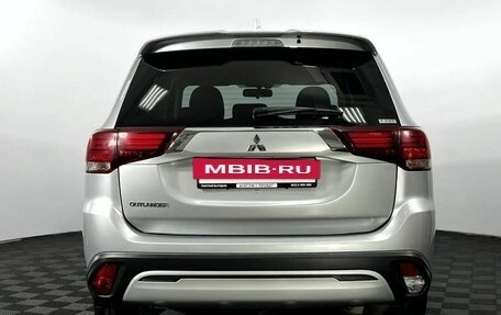 Mitsubishi Outlander III рестайлинг 3, 2021 год, 2 255 000 рублей, 7 фотография