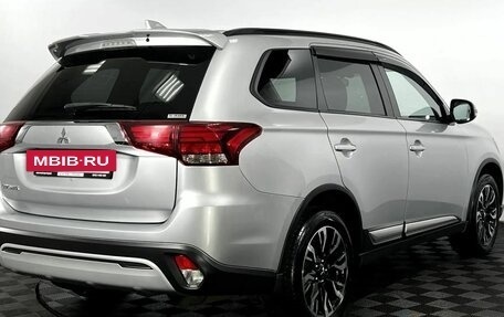 Mitsubishi Outlander III рестайлинг 3, 2021 год, 2 255 000 рублей, 6 фотография