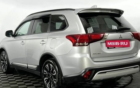 Mitsubishi Outlander III рестайлинг 3, 2021 год, 2 255 000 рублей, 8 фотография
