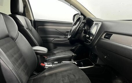 Mitsubishi Outlander III рестайлинг 3, 2021 год, 2 255 000 рублей, 13 фотография