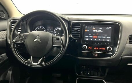 Mitsubishi Outlander III рестайлинг 3, 2021 год, 2 255 000 рублей, 16 фотография