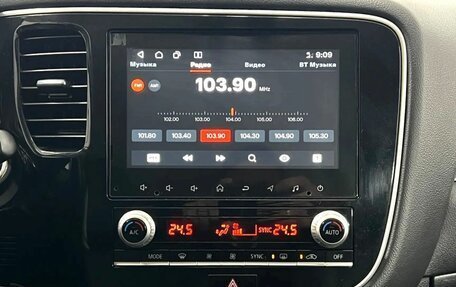 Mitsubishi Outlander III рестайлинг 3, 2021 год, 2 255 000 рублей, 15 фотография