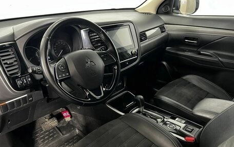 Mitsubishi Outlander III рестайлинг 3, 2021 год, 2 255 000 рублей, 10 фотография