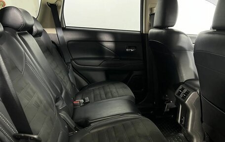 Mitsubishi Outlander III рестайлинг 3, 2021 год, 2 255 000 рублей, 12 фотография