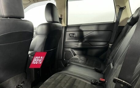 Mitsubishi Outlander III рестайлинг 3, 2021 год, 2 255 000 рублей, 11 фотография