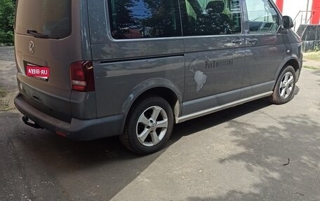 Volkswagen Multivan T5, 2012 год, 2 700 000 рублей, 1 фотография