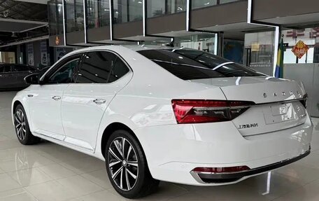 Skoda Superb III рестайлинг, 2023 год, 2 280 000 рублей, 3 фотография