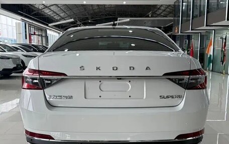 Skoda Superb III рестайлинг, 2023 год, 2 280 000 рублей, 4 фотография