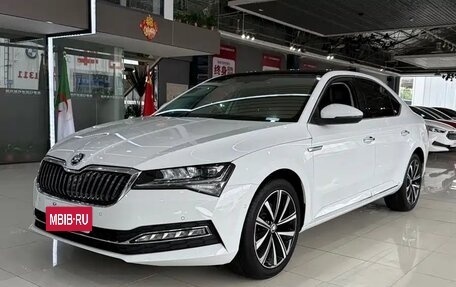 Skoda Superb III рестайлинг, 2023 год, 2 280 000 рублей, 1 фотография