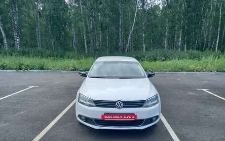 Volkswagen Jetta VI, 2013 год, 1 030 000 рублей, 2 фотография