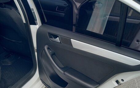 Volkswagen Jetta VI, 2013 год, 1 030 000 рублей, 18 фотография