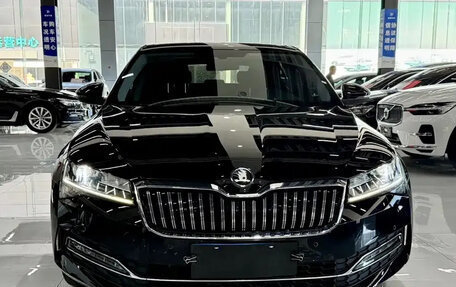 Skoda Superb III рестайлинг, 2023 год, 2 049 600 рублей, 1 фотография