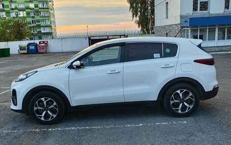 KIA Sportage IV рестайлинг, 2019 год, 2 390 000 рублей, 4 фотография