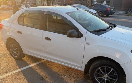 Renault Logan II, 2015 год, 750 000 рублей, 4 фотография