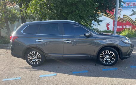 Mitsubishi Outlander III рестайлинг 3, 2016 год, 2 450 000 рублей, 3 фотография