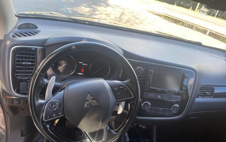 Mitsubishi Outlander III рестайлинг 3, 2016 год, 2 450 000 рублей, 6 фотография