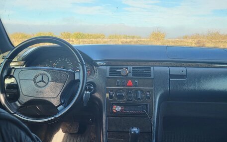 Mercedes-Benz E-Класс, 1997 год, 350 000 рублей, 2 фотография