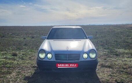 Mercedes-Benz E-Класс, 1997 год, 350 000 рублей, 3 фотография