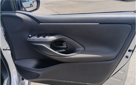 Toyota Yaris, 2022 год, 1 198 000 рублей, 12 фотография